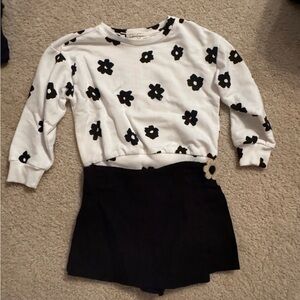 Jessica Simpson Floral Patterned White and Black Sweater